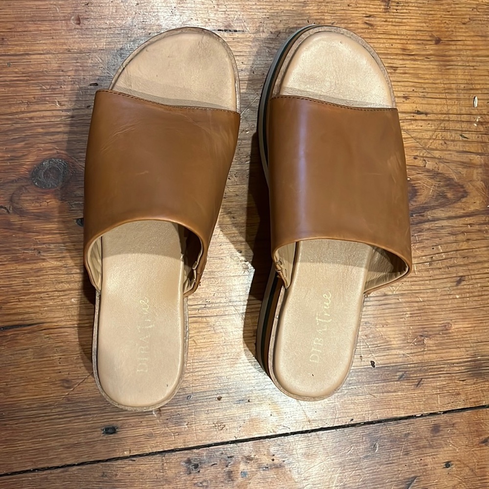 Dina True sandals